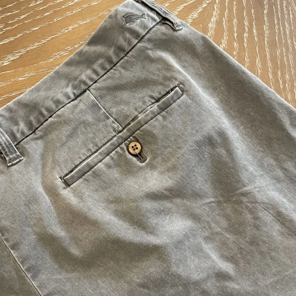Tommy Bahama Mens 40x32 Gray Chino Straight Leg Pants EUC Flat Front SUPER SOFT